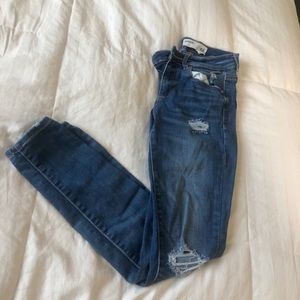 skinny, ripped jeans !!